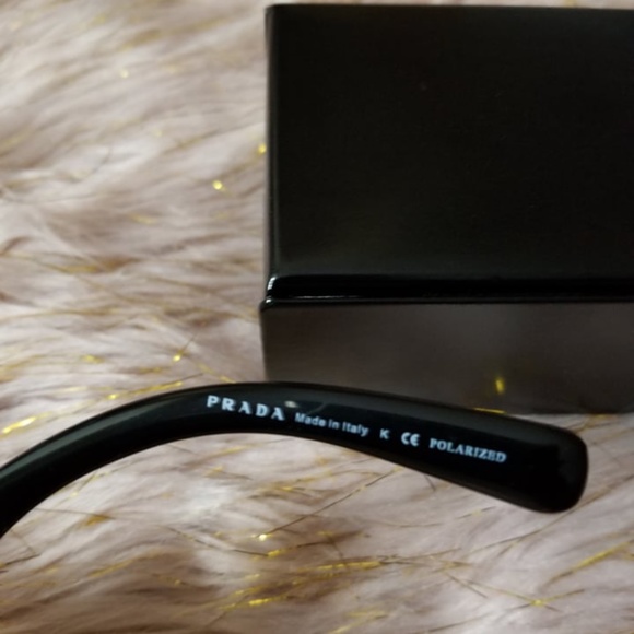 AUTHENTIC PRADA - Picture 3 of 3